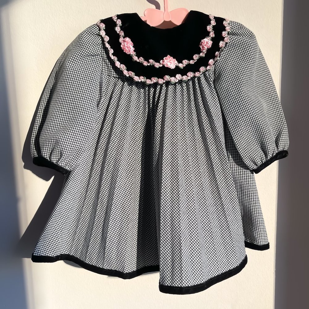Vintage 80's Houndstooth dress with Velvet Collar